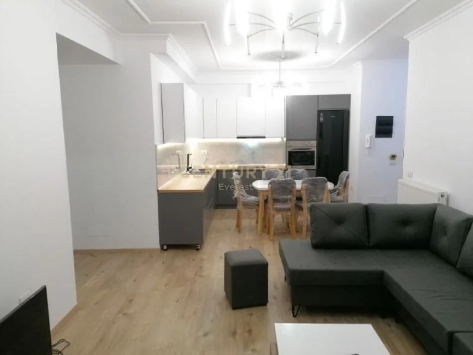 Tirane, jepet me qera apartament 2+1 Kati 2, 120 m² 650 € (kopeshti me qera)