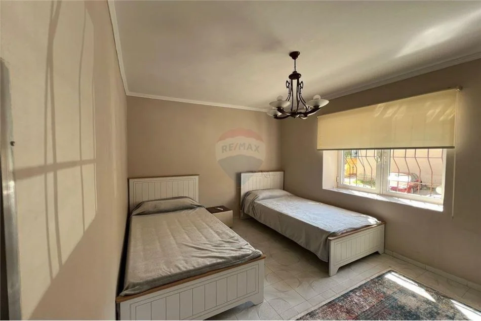 Tirane, jepet me qera apartament 2+1 Kati 1, 81 m² 700 € (Pazari i Ri, Rruga Tefta Tashko, 9-Kateshet)