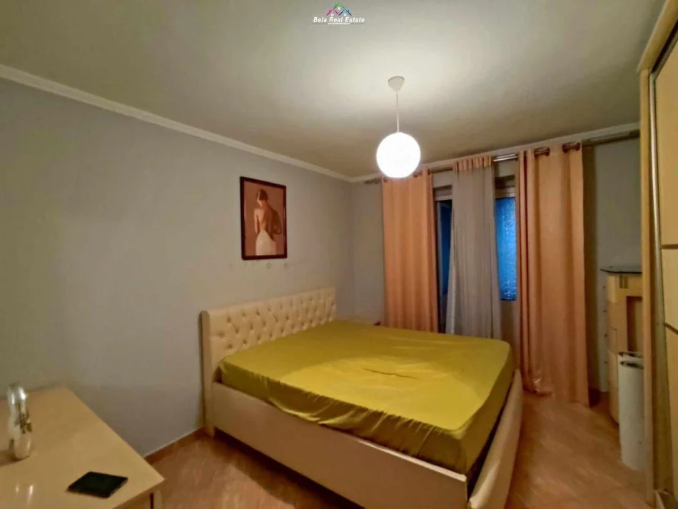 Tirane, jepet me qera apartament 1+1 Kati 1, 60 m² 400 € (Bllok, prane Petro Ninit)