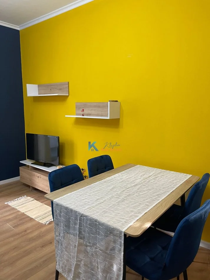 Tirane, jap me qera apartament 1+1+Ballkon Kati 1, 70 m² 450 € (Rruga Ferit Xhajko, ish restorant Durresi)