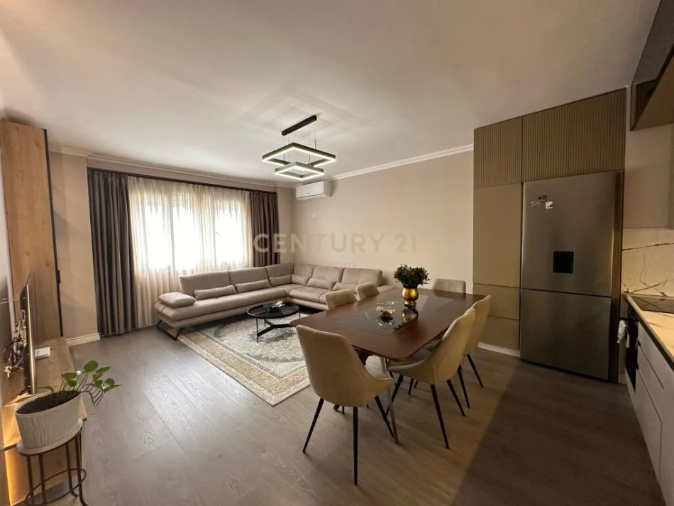 Tirane, shitet apartament 2+1 Kati 4, 119 m² 165.000 € (sauk)