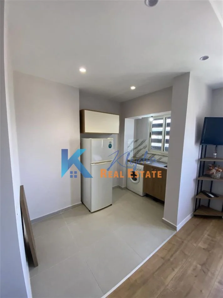 Tirane, jepet me qera garsonier Kati 9, 30 m² (Fusha e Aviacionit)