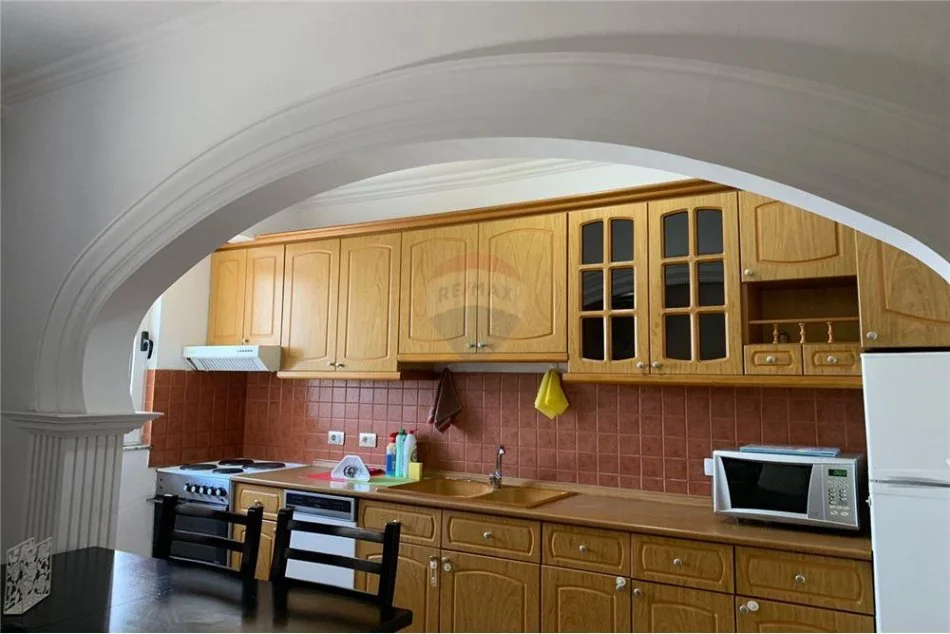 Tirane, jepet me qera apartament 2+1 Kati 4, 75 m² 400 € (Xhenfize Keko - Porcelan)