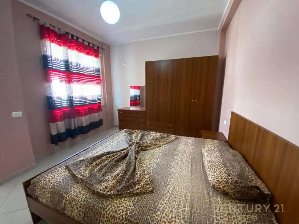 Tirane, shitet apartament 1+1 Kati 2, 72 m² 