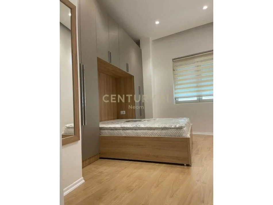 Tirane, jepet me qera apartament 1+1 Kati 2, 70 m² 500 € (liqen i thate)