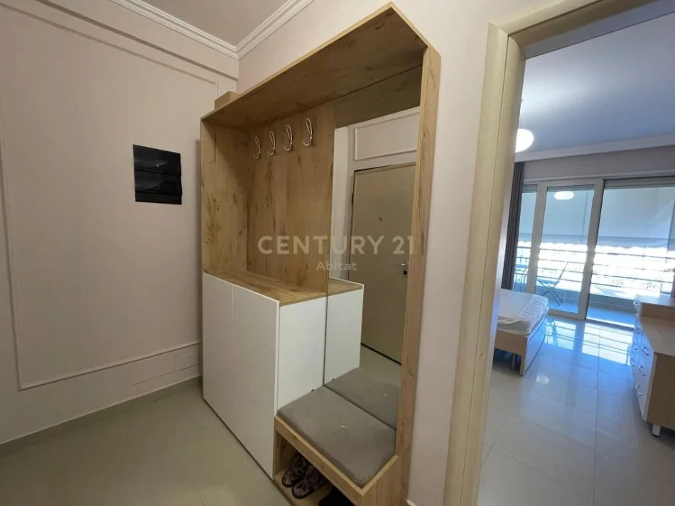 Tirane, jepet me qera apartament 1+1 Kati 5, 500 € (bulevardi i ri)