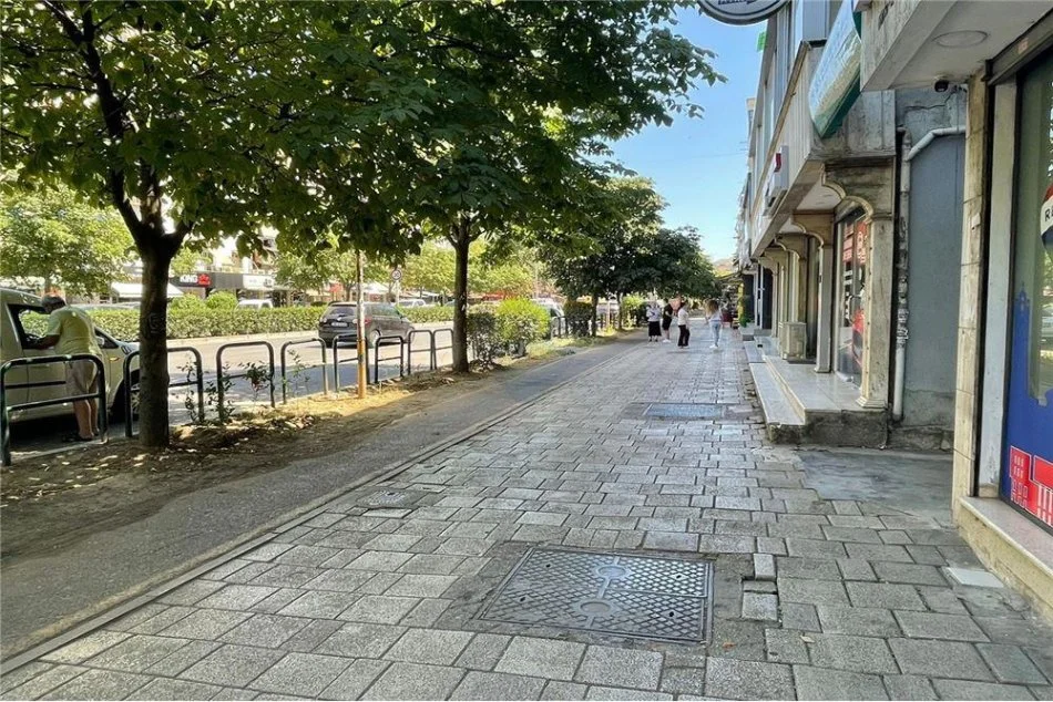 Tirane, shitet dyqan Kati 0, 44 m² 330.000 € (Rruga Muhamet Gjollesha - Kryqezimi i Vasil Shantos)