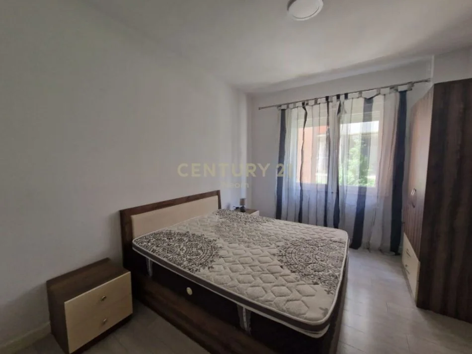 Tirane, jepet me qera apartament 2+1 Kati 2, 97 m² 600 € (liqeni i thate)