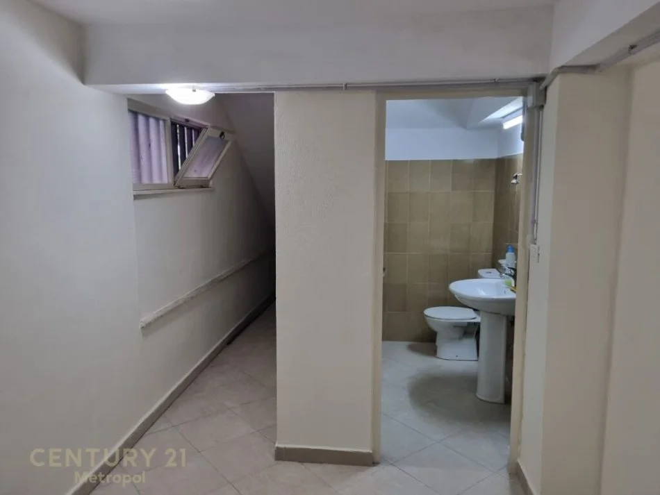 Tirane, jepet me qera apartament 1+1 Kati 1, 80 m² 500 € 