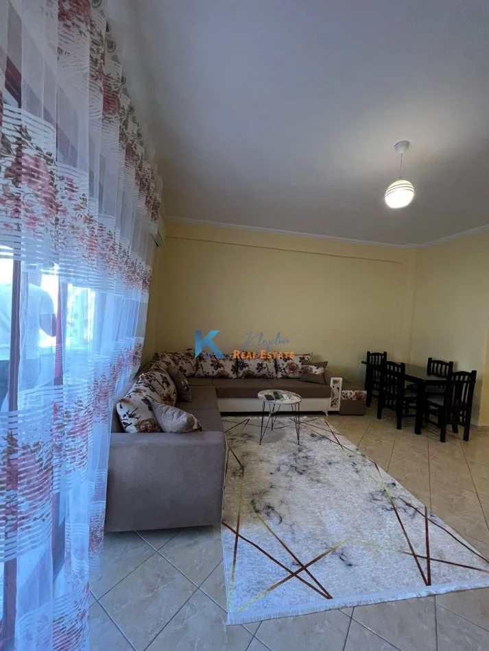 Tirane, jap me qera apartament 1+1+Ballkon Kati 4, 60 m² 330 € (Kthesa e Kamzes)