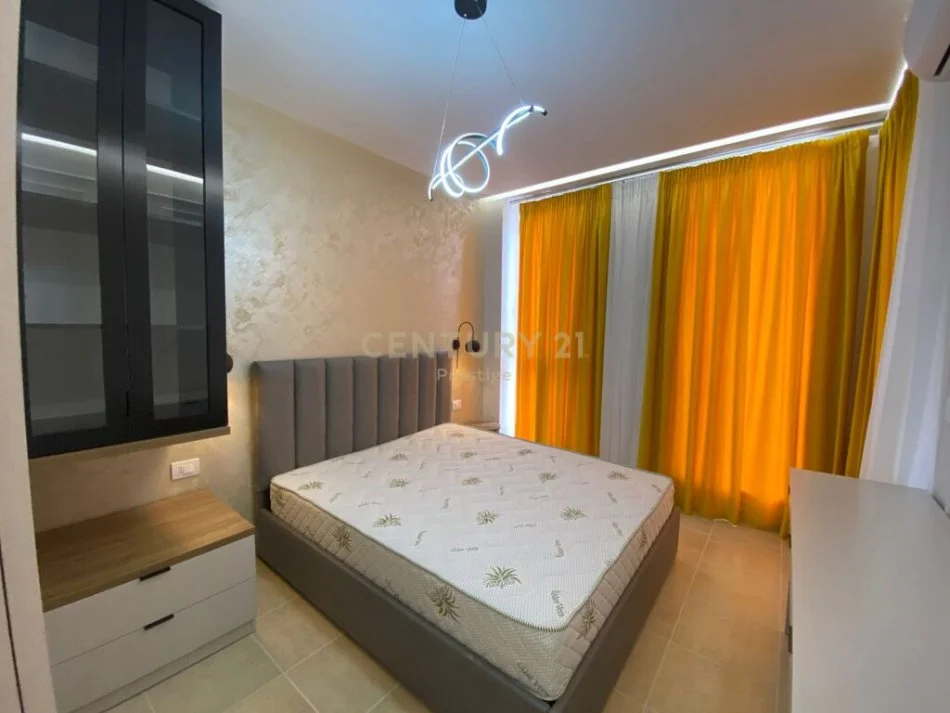 Tirane, jepet me qera apartament 2+1 Kati 6, 112 m² 700 € 