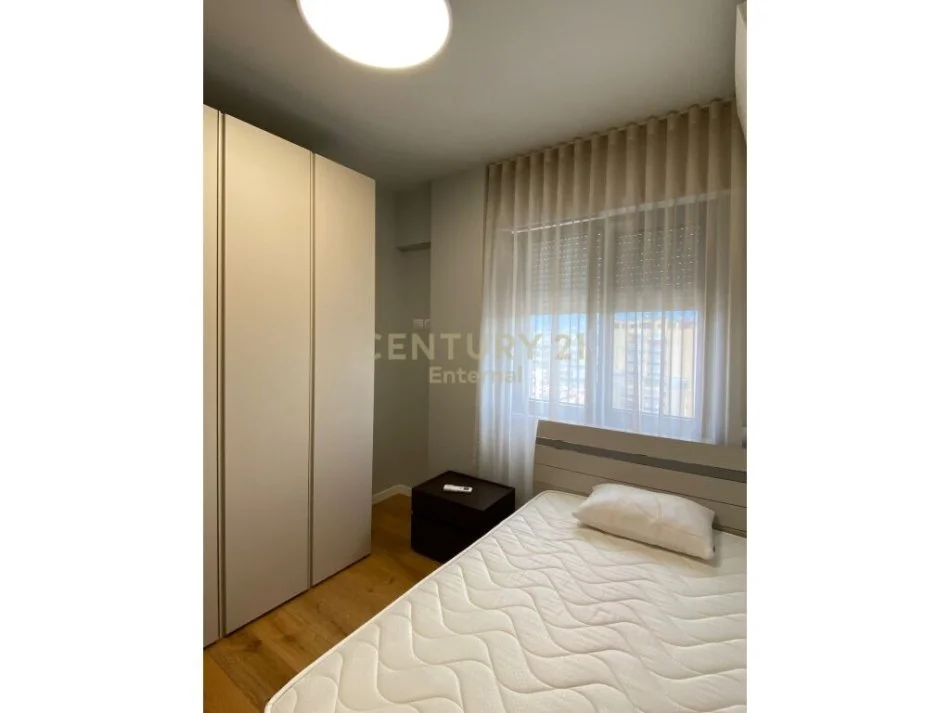 Tirane, jepet me qera apartament 2+1 Kati 11, 100 m² 1.200 € (garda)