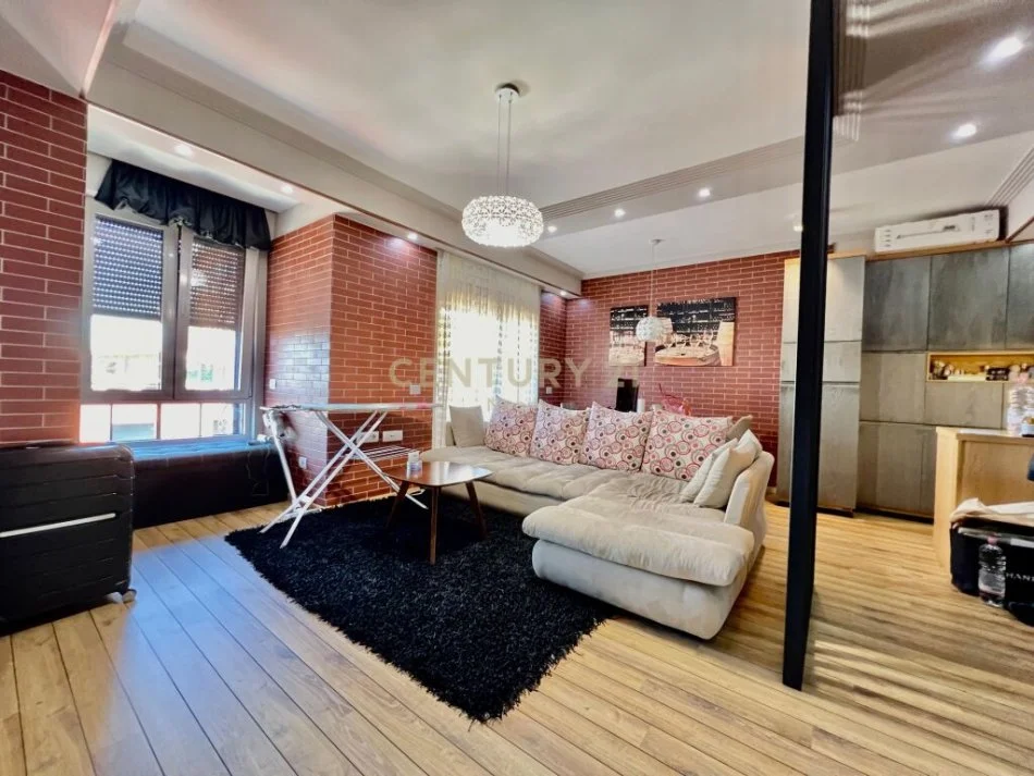 Tirane, jepet me qera apartament 2+1 Kati 1, 110 m² 900 € (liqeni i thate)