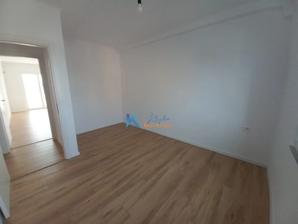 Tirane, shitet apartament 1+1+Ballkon Kati 5, 53 m² 79.000 € (Kongresi i Manastirit)
