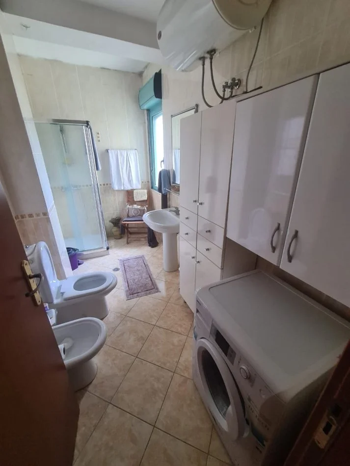 Durres, jepet me qera apartament 2+1+Ballkon Kati 5, 95 m² 450 € (Vollga, Durres)