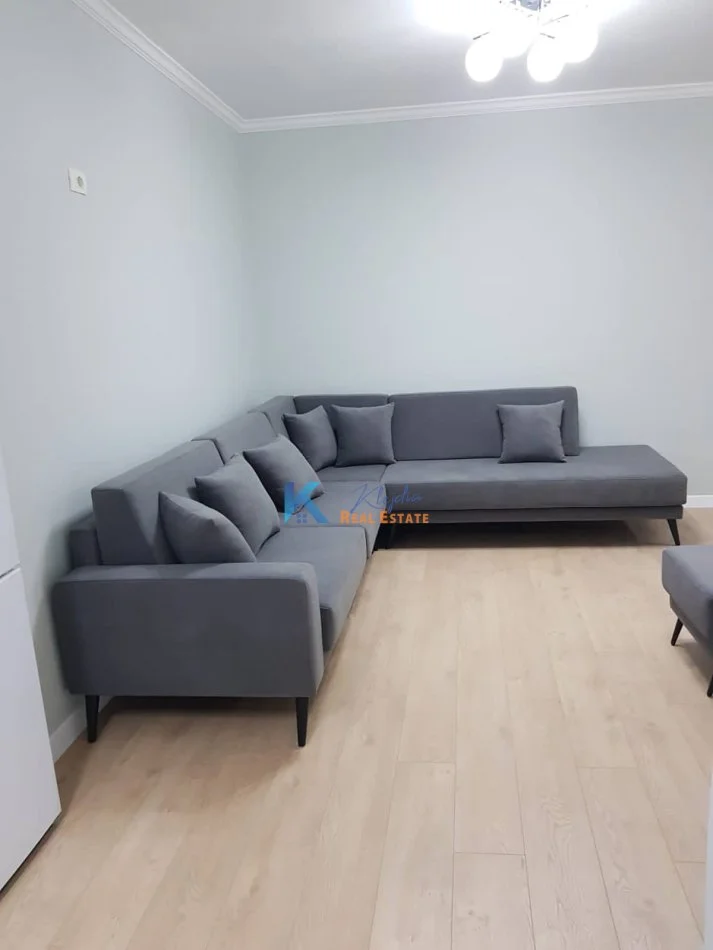 Tirane, shes apartament 2+1+Ballkon Kati 4, 85 m² 120.000 € (Fresk)