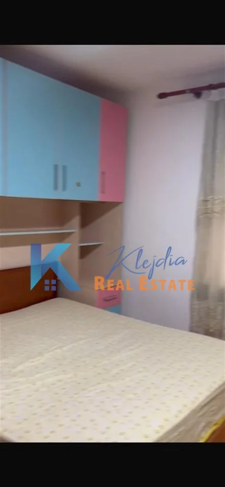Tirane, jepet me qera apartament 1+1 Kati 2, 75 m² (Oxhaku)