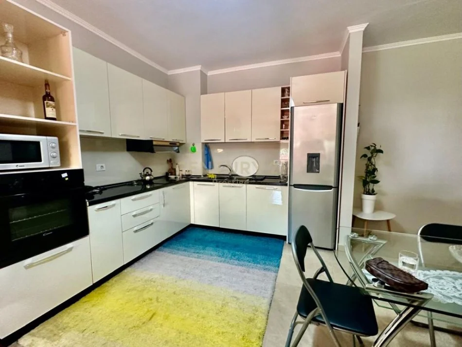 Tirane, jepet me qera apartament 2+1 Kati 1, 110 m² 900 € (LIQEN I THATE)