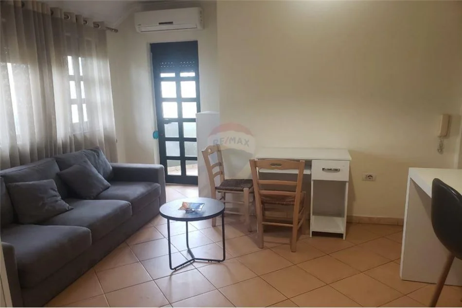 Tirane, jepet me qera apartament 1+1 Kati 5, 70 m² 450 € (21 Dhjetori)
