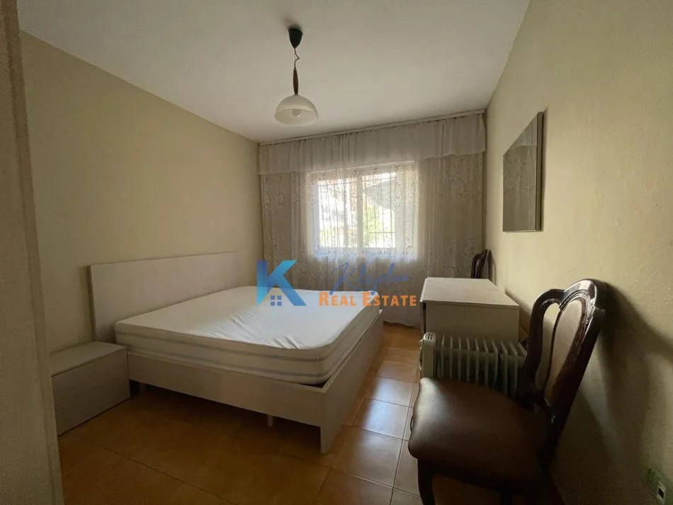 Tirane, jap me qera apartament 2+1+Ballkon Kati 2, 75 m² 400 € (Ali Dem)
