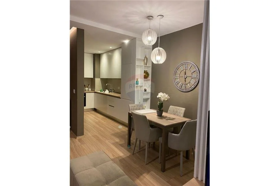 Tirane, jepet me qera apartament 2+1 Kati 1, 90 m² 600 € (Brryli - Materniteti i Ri)