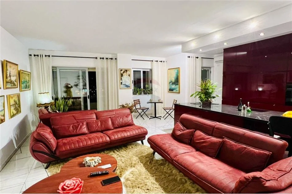 Tirane, shitet apartament 2+1 Kati 3, 136 m² 330.000 € (Rruga Hamdi Sina - Liqeni i Thatë)