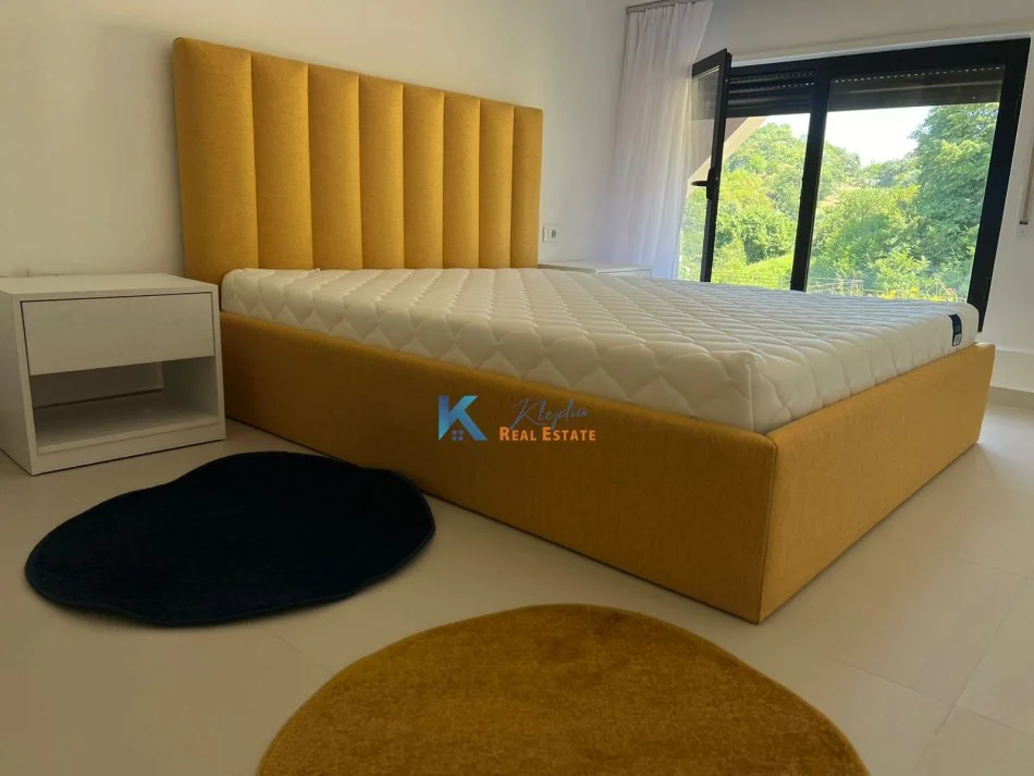 Tirane, jap me qera apartament 3+1+Ballkon Kati 1, 150 m² 1.300 € (Duplex per qira te Kodra e Diellit)