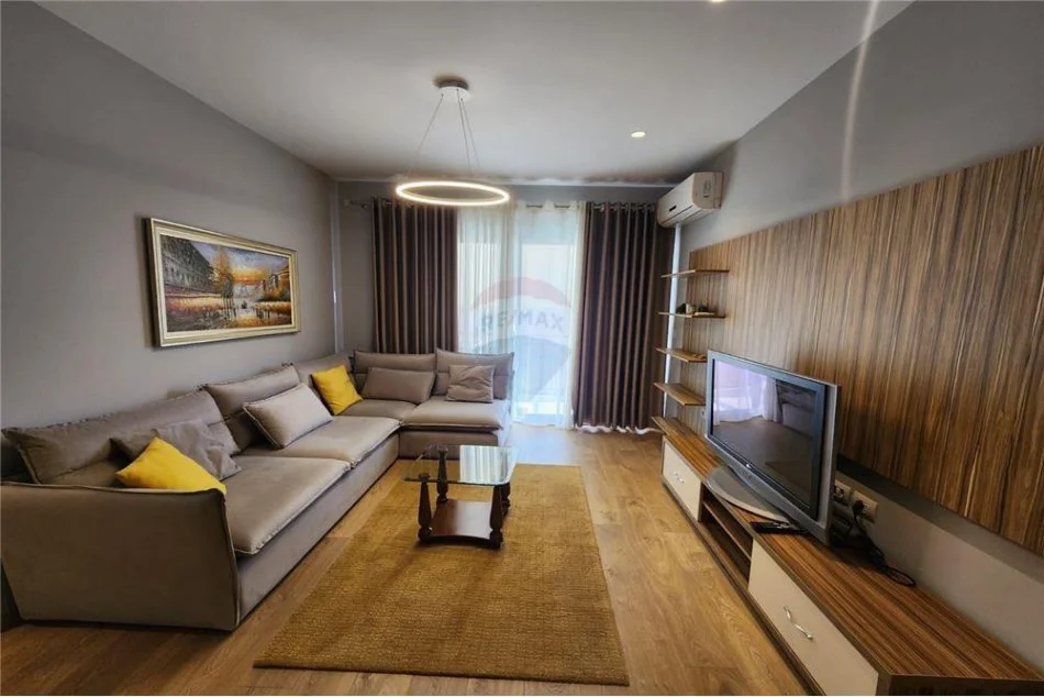 Tirane, jepet me qera apartament 2+1 Kati 9, 90 m² 700 € (Tirana Bank - Shkola Kristaq Capo - Komuna e Parisit)