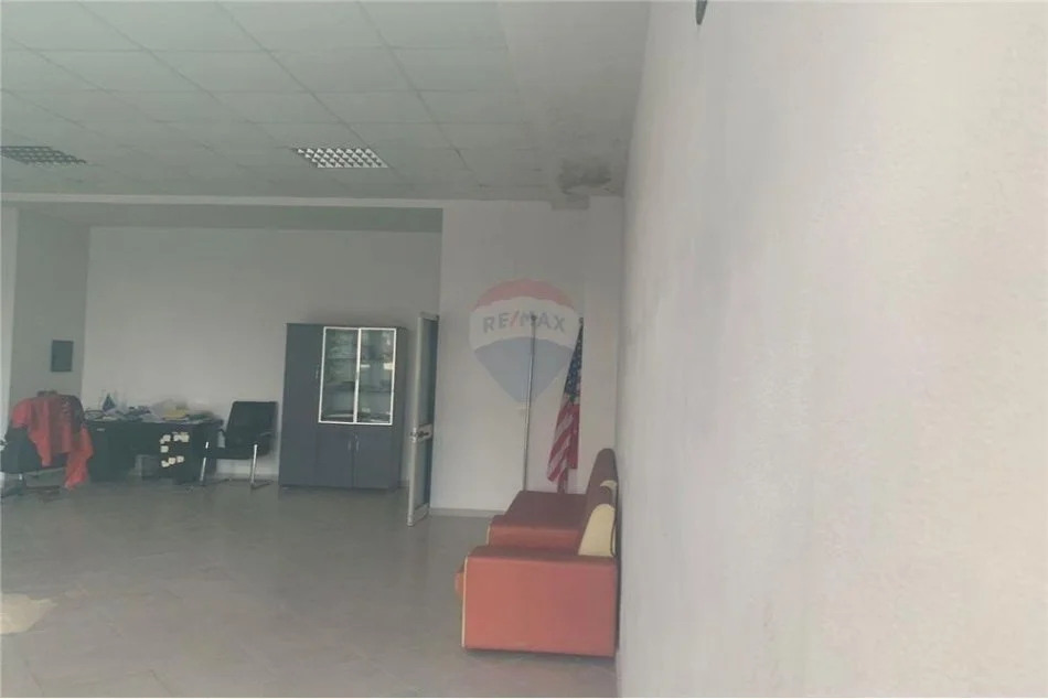 Tirane, shitet dyqan Kati 0, 72 m² 130.000 € (Astir - Unaza e Re)