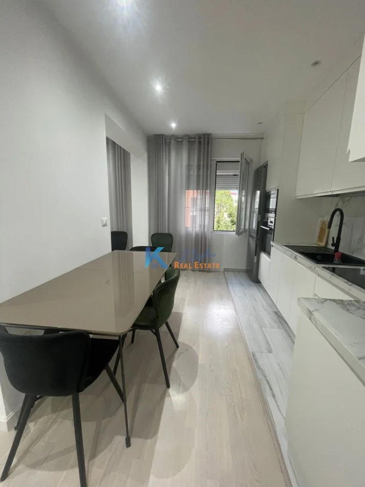 Tirane, jap me qera apartament 1+1+Ballkon Kati 3, 64 m² (1+1 per qira te Rruga Bardhyl)