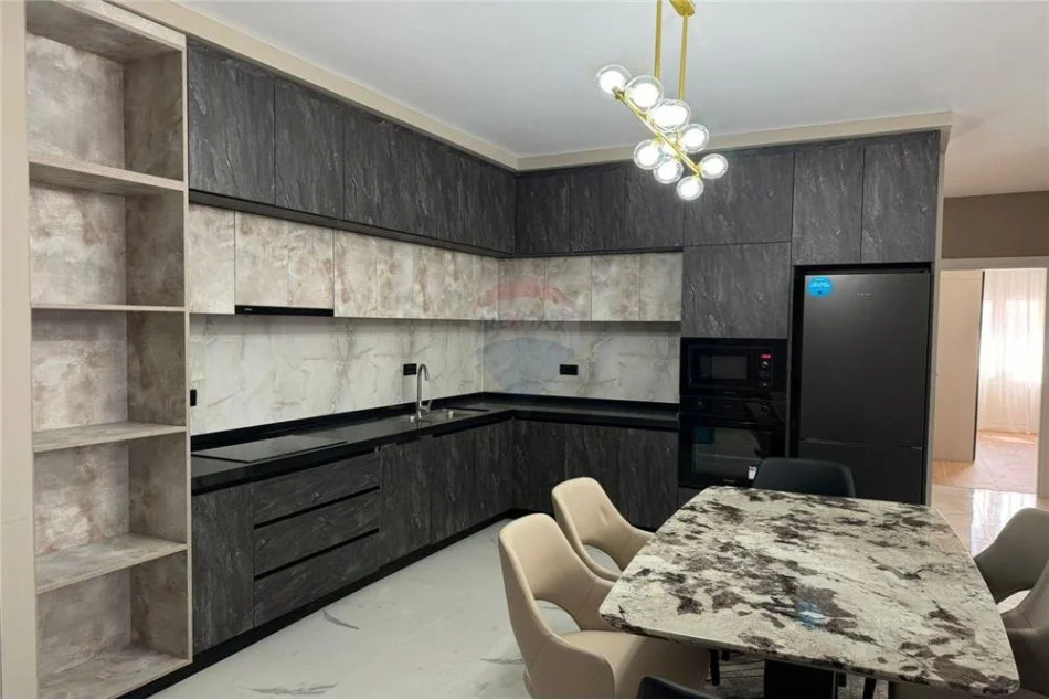 Tirane, jepet me qera apartament 2+1 Kati 2, 128 m² 1.000 € (Farke)