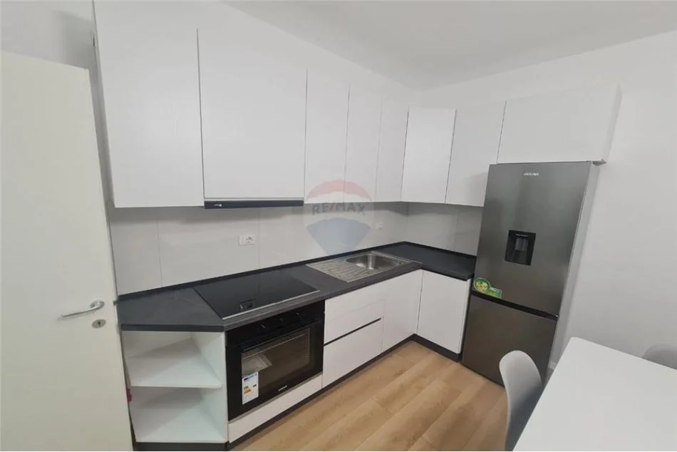 Tirane, jepet me qera apartament 1+1 Kati 6, 55 m² 550 € (Rr. "Beniamin Kruta", Ish Fusha e Aviacionit)