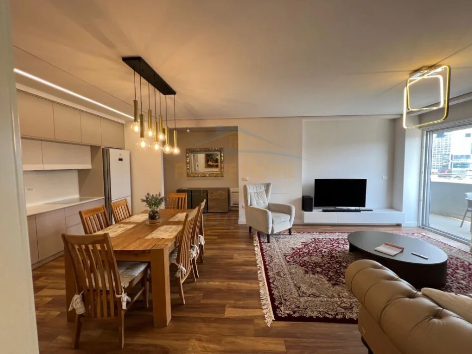 Tirane, jepet me qera apartament 2+1+Ballkon Kati 11, 137 m² 2.500 € (Blloku)