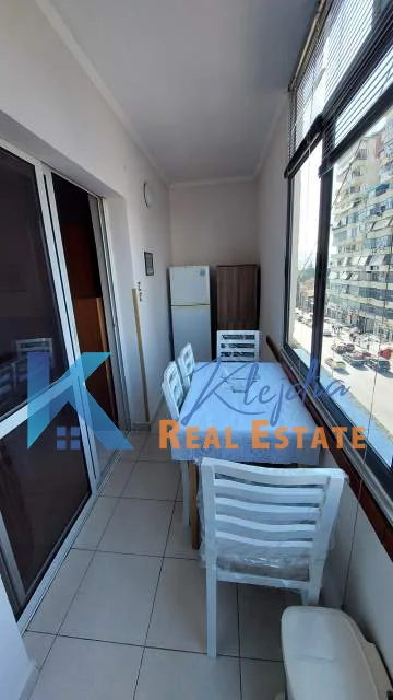 Tirane, jap me qera apartament 1+1+Ballkon Kati 5, 63 m² 450 € (1+1 per qira ne Zog te Zi)