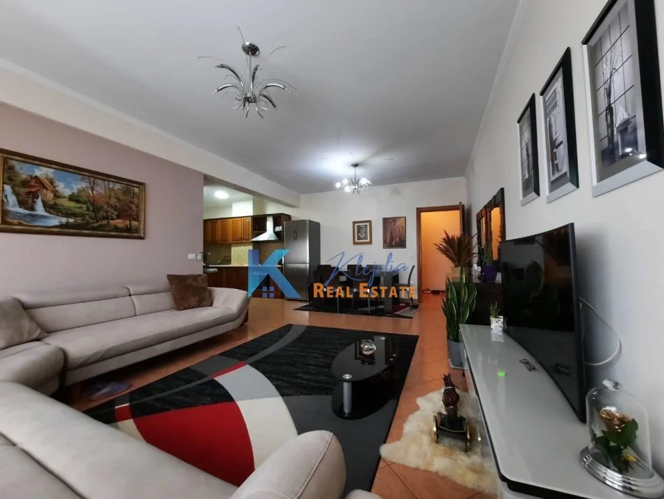 Tirane, jepet me qera apartament 2+1 Kati 7, 120 m² 600 € (Don Bosko, afer Vizion Plus)