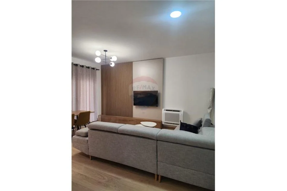 Tirane, jepet me qera apartament 2+1 , 105 m² 950 € (Kompleksi Delijorgji)