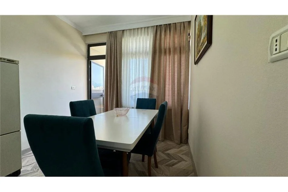 Tirane, jepet me qera apartament 2+1 Kati 4, 80 m² 550 € (Tregu Elektrik - Shkolla e Baletit)