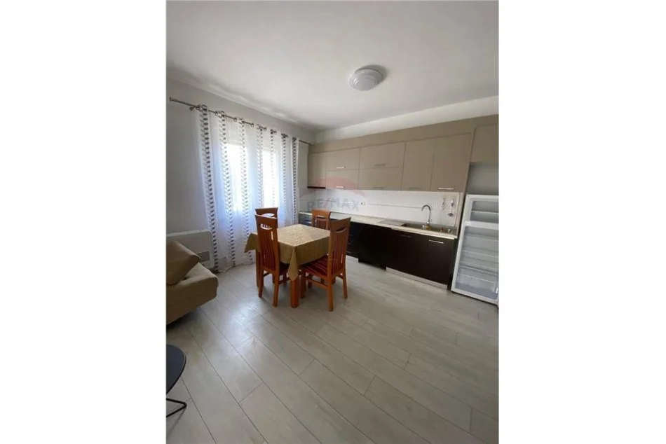 Tirane, jepet me qera apartament 2+1 , 90 m² 600 € (rruga peti - Liqeni i Thatë)
