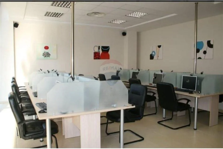 Tirane, shitet Kati 2, 146 m² 250.000 € (Rruga e Kavajes)