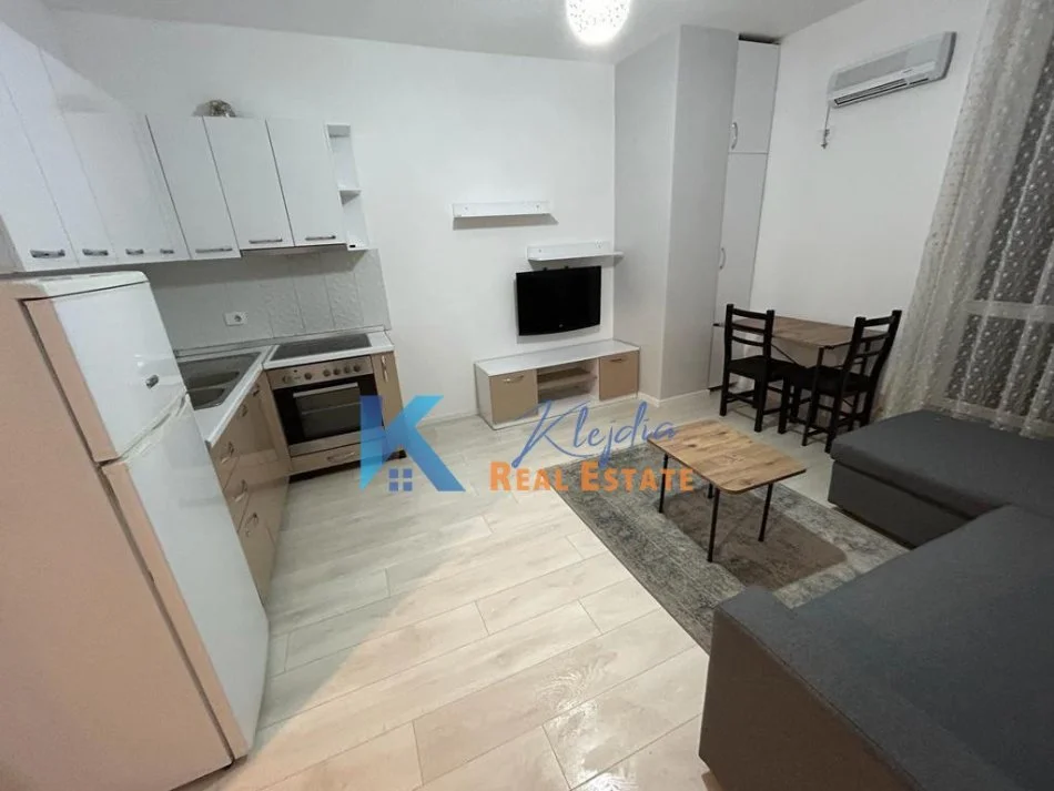 Tirane, jepet me qera apartament 1+1 Kati 3, 55 m² 450 € (afer Fushes se Aviacionit)