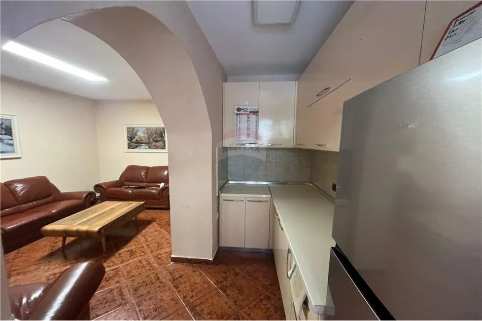 Tirane, jepet me qera apartament 1+1 Kati 1, 60 m² 400 € (Rruga e Dibrës - Medreseja)