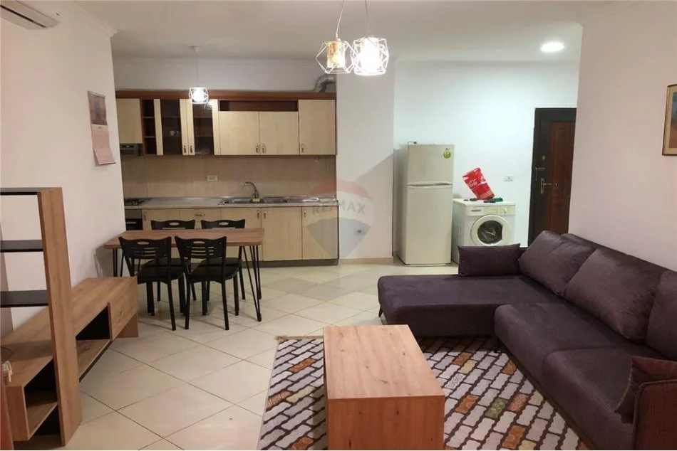 Tirane, jepet me qera apartament 2+1 Kati 2, 80 m² 400 € (besim alla - Yzberisht - Pallatet Cabej)