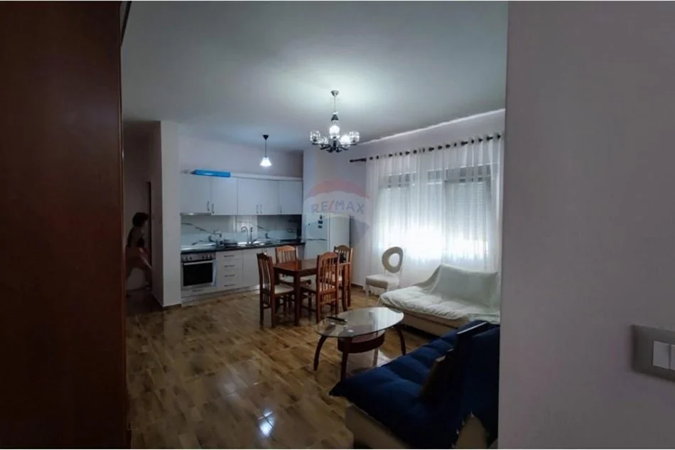Tirane, jepet me qera apartament 2+1 Kati 4, 105 m² 550 € (Rruga Elbasanit)