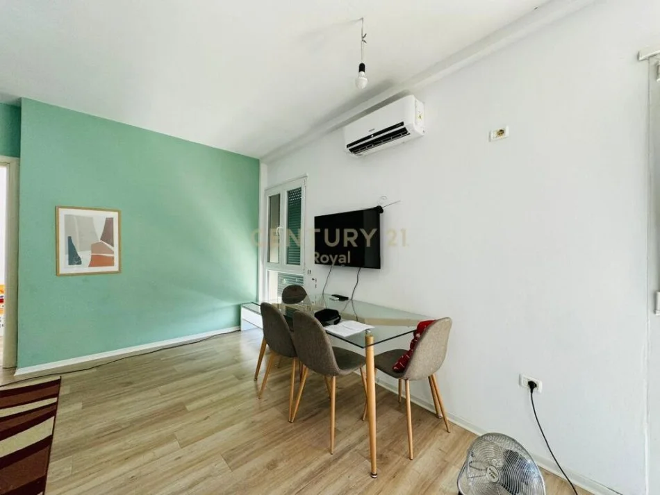 Tirane, jap me qera apartament 1+1 Kati 6, 55 m² 500 € (ish fusha e aviacionit)