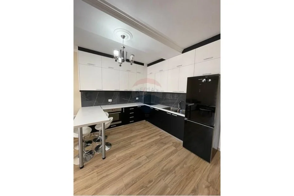 Tirane, shitet apartament 2+1 Kati 7, 96 m² 235.000 € (Rruga Robert Shvarc - Komuna e Parisit)