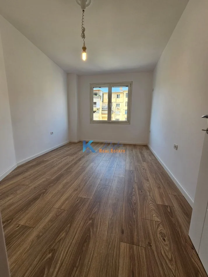 Tirane, shitet apartament 1+1+Ballkon Kati 3, 70 m² 136.000 € (Afer Shkolles se Baletit)