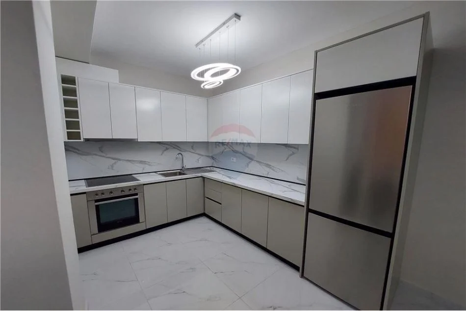 Tirane, jepet me qera apartament 2+1 Kati 6, 110 m² 800 € (Prokuroria e Tiranes - Rruga Mine Peza)