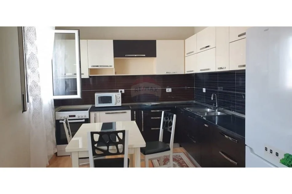 Tirane, jepet me qera apartament 2+1 Kati 3, 140 m² 500 € (3 Vellezrit Kondi - Qyteti Studenti - Vilat Amerikane)