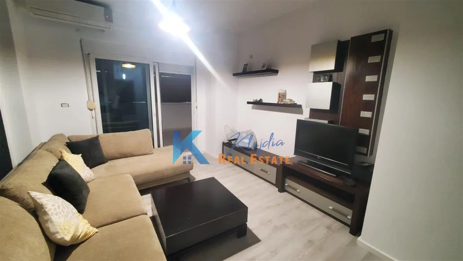 Tirane, jap me qera apartament 1+1+Ballkon Kati 1, 85 m² 550 € (Riza Cerova)