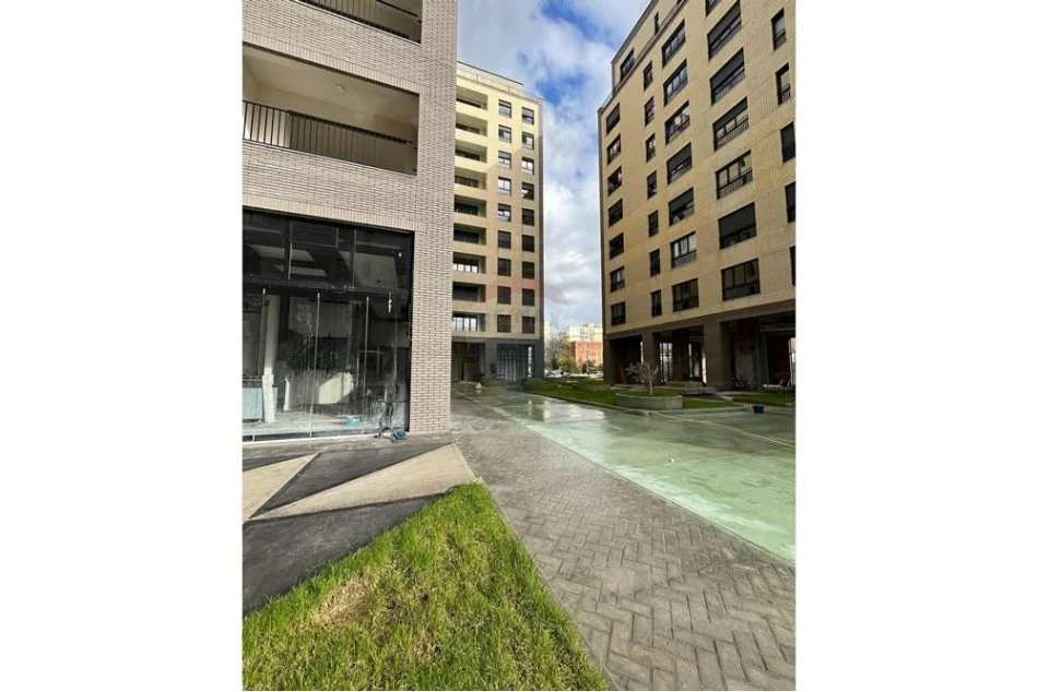 Tirane, shitet apartament 1+1 Kati 8, 69 m² 101.000 € (Fusha e Aviacionit)